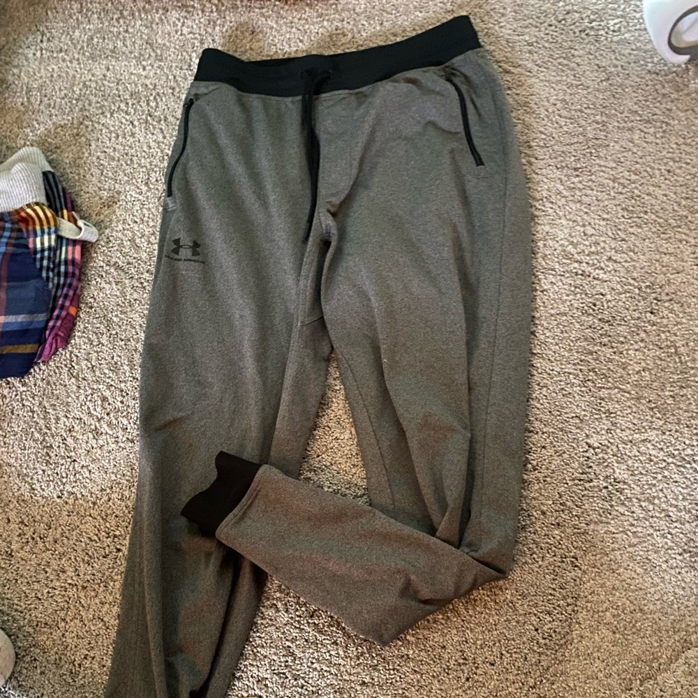 Unisex- Under Armour fleece joggers